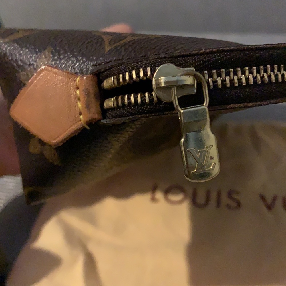 Louis Vuitton PM cosmetic case - Picture 7 of 16